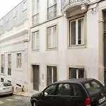 ALTIDO Cosy 1-bed flat with workspace in Santa Catarina, moments from Luís de Camões Sq