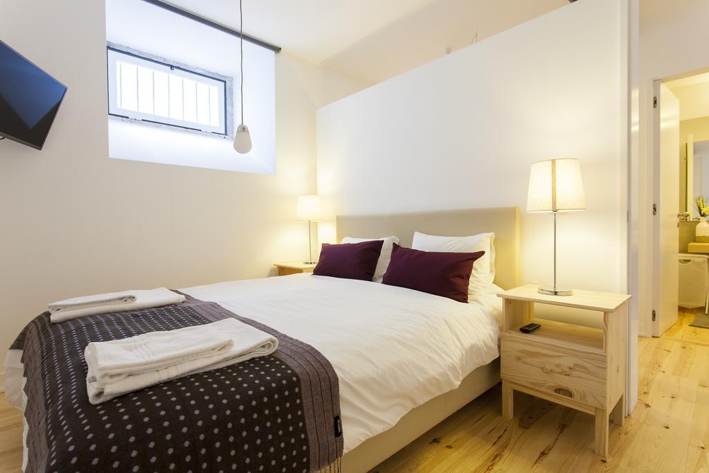 Altido Cosy 1-bed Flat With Workspace In Santa Catarina, Moments From Luís De Camões Sq Apartamento