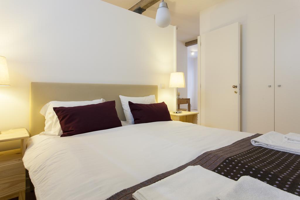 ALTIDO Cosy 1-bed flat with workspace in Santa Catarina, moments from Luís de Camões Sq * Lisboa