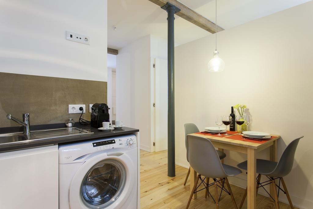 Apartamento ALTIDO Cosy 1-bed flat with workspace in Santa Catarina, moments from Luís de Camões Sq Lisboa